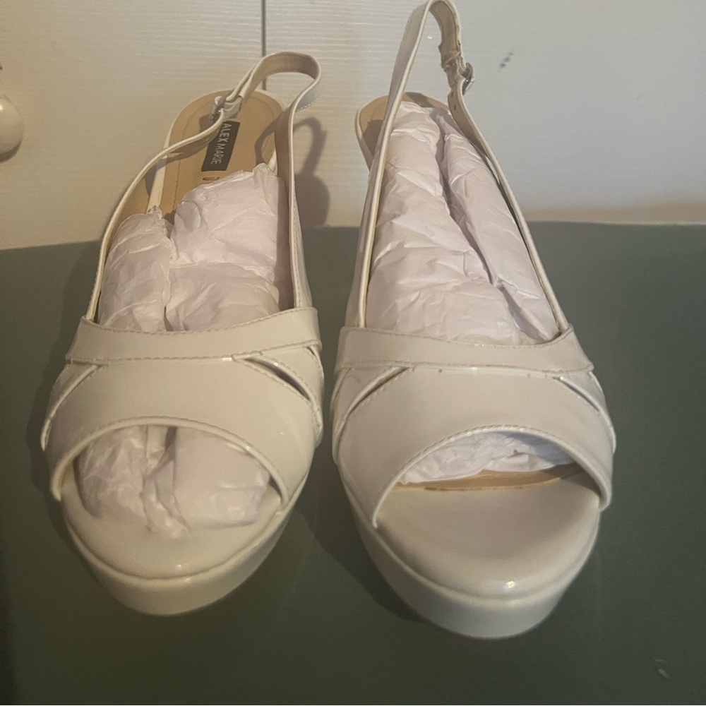 Alex Marie White patent leather sling back platform shoes 7.5
